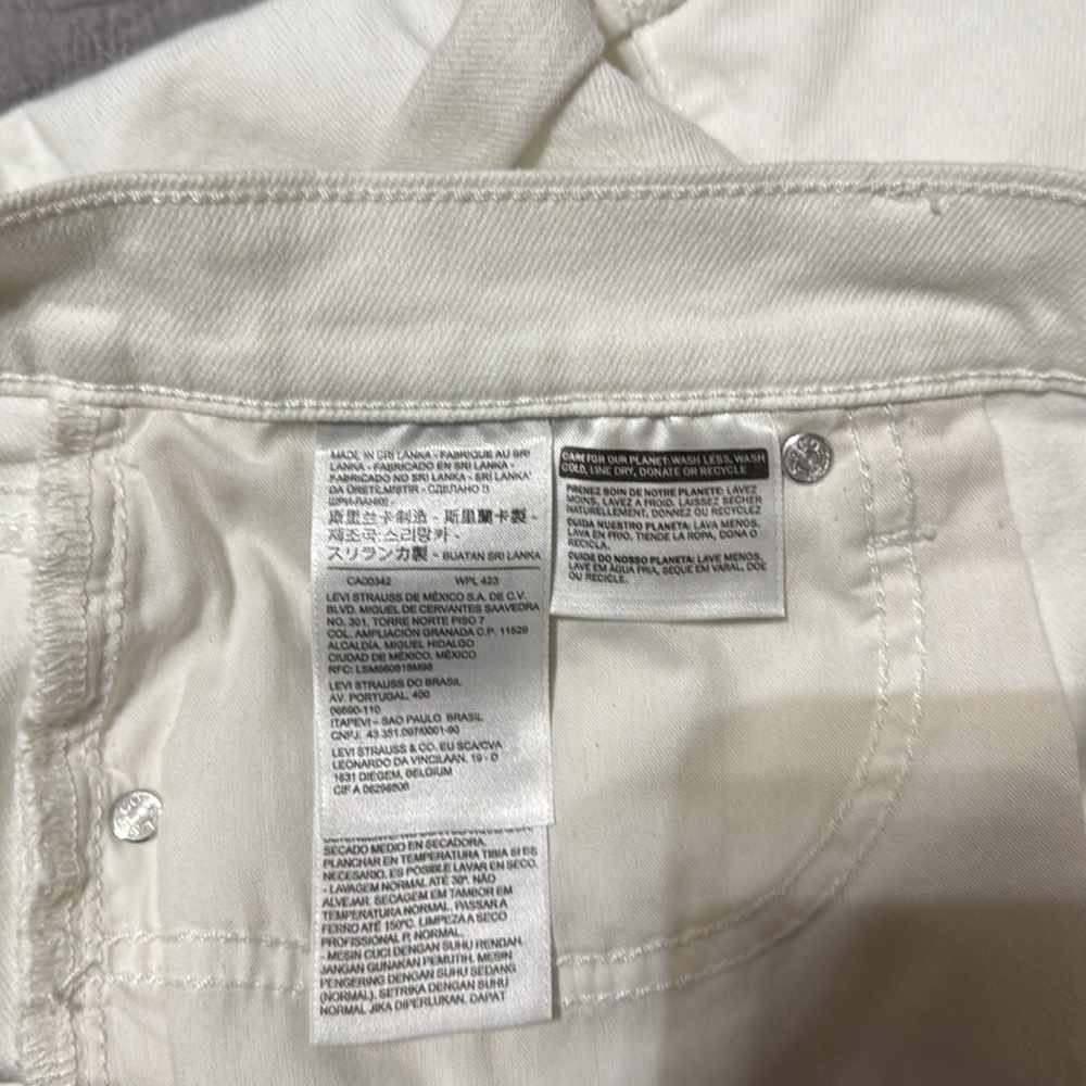 Levi's Mid Rise Mid Length Denim Shorts Women's Size 31 - Picture 12 of 13